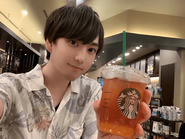 りく(SUNRISE大阪店)の写メ日記「みんな大好き!スタバとすき家(^O^)」の写真1